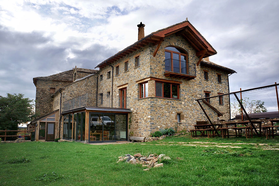 2018 Casa Cuadrau finaliza la renovación de la ruina en un centro de retiros