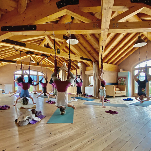 yoga-aereo-casa-cuadrau-retiro-senderismo-meditacion