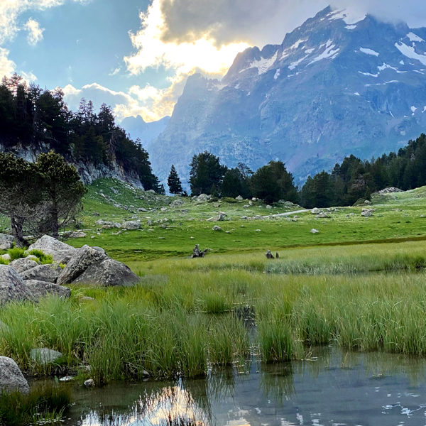 semana-santa-retiro-curso-yoga-meditacion-senderismo-casa-cuadrau-pirineos