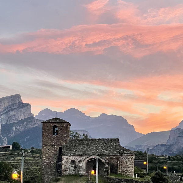 casa-cuadrau-pirineos-retiros-yoga-meditacion-naturaleza