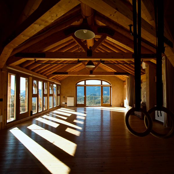 sala-de-yoga-meditacion-retiros-casa-cuadrau